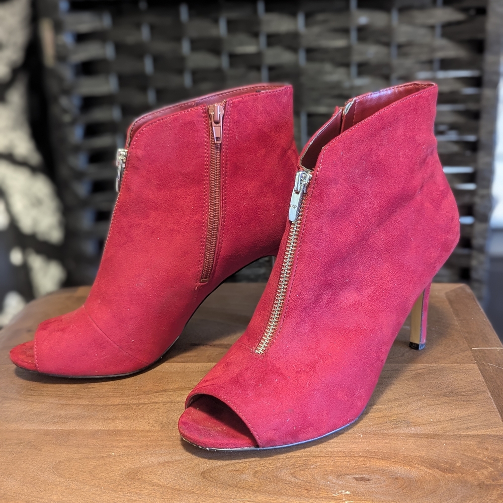 Marc Fisher Women's Red Peep-Toe Ankle Boots Suede Look Office Chic Sz 9.5 - Picture 8 of 8